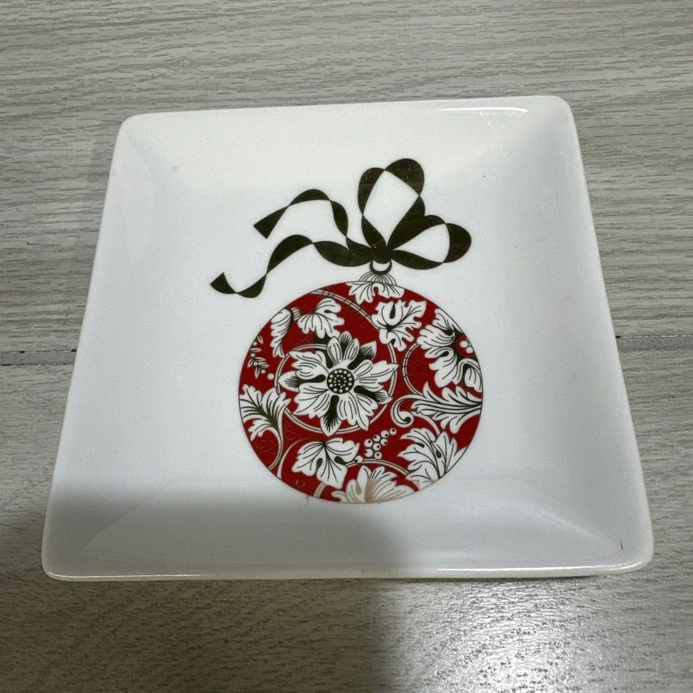 ARTISTIC ACCENTS Gold Red Ornament Trinket 5